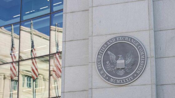 SEC Commissioner Calls for Full Protection of Crypto Users’ Financial Privacy