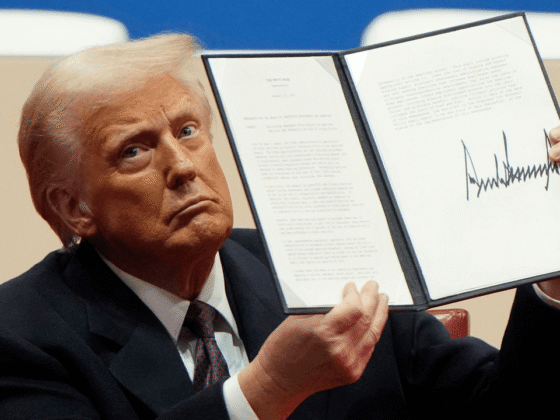 Trump Bans Debanking, Citing ‘Digital Asset Industry’ Targeting