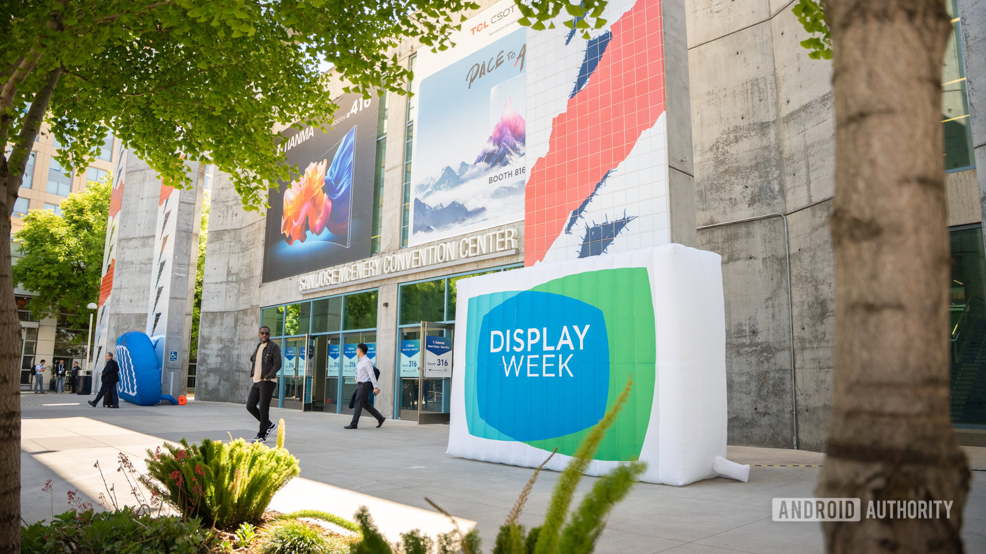 Display Week 2025 logo outside San Jose Convention Center