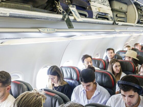 Delta, United passengers allege airlines sold millions of window seats withouts windows