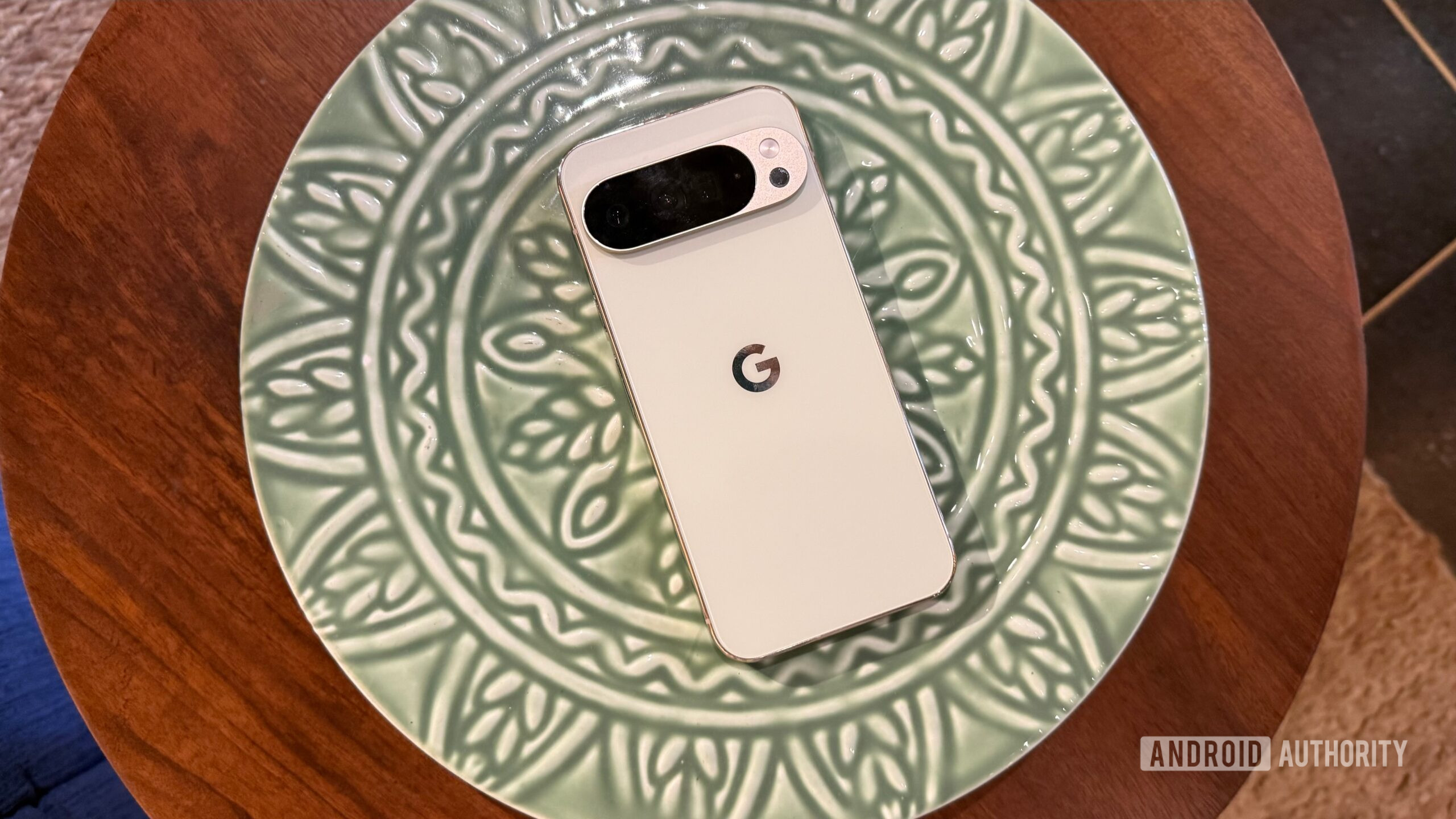 Pixel 10 Pro XL Jade back Pixel 10 Pro XL Jade back