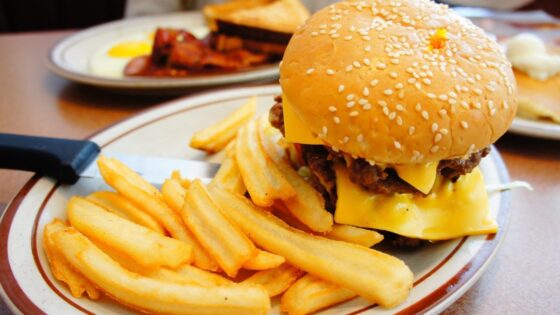 90-Year burger chain closes 200 restaurants, embraces beef fat