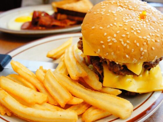 90-Year burger chain closes 200 restaurants, embraces beef fat