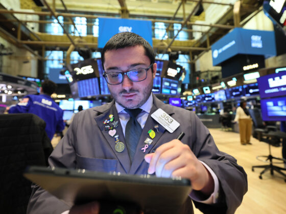 Apple is a star (again) as investors hope tariffs don’t squeeze markets