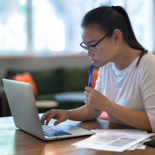 Are Private Student Loans Worth It In 2025? Comparing Rates, Risks, and Rewards