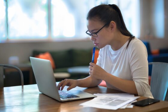 Are Private Student Loans Worth It In 2025? Comparing Rates, Risks, and Rewards