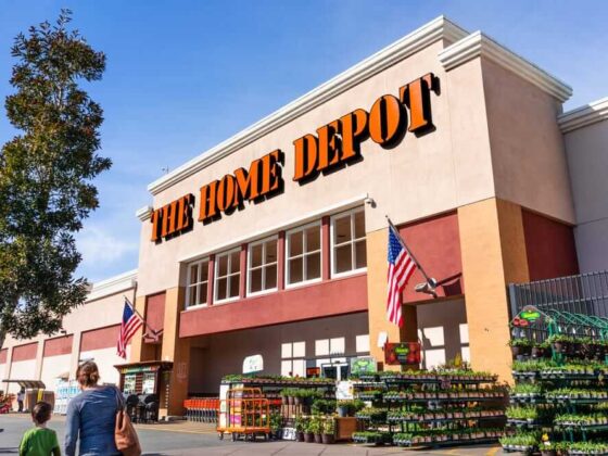 Are Wall Street Analysts Bullish on Home Depot Stock?