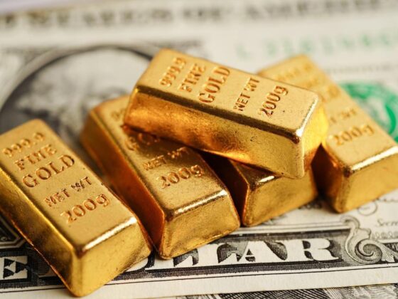 As Dollar Plummets, Is Now a Good Time To Invest in Gold?