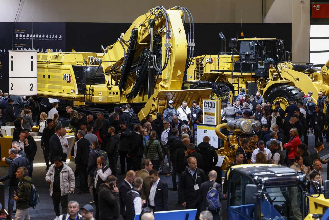 Caterpillar expects up to $1.5 billion in tariff costs this year, and the stock is falling