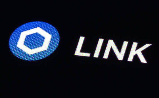 Chainlink Consolidates Near Resistance, Is A Bigger Rally In Sight?
