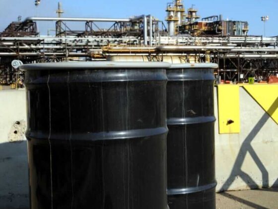 Crude Prices Pressured by Signs of Progress in Ukrainian Peace Talks