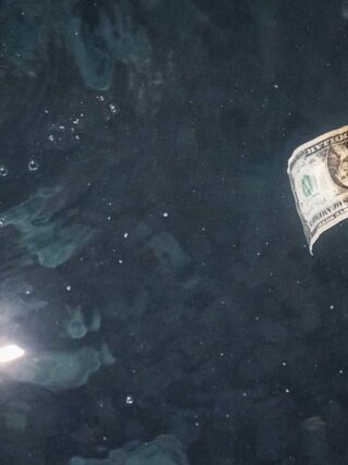 Dollar Continues Lower on US Rate-Cut Expectations