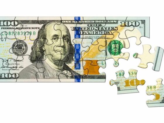 Dollar Moves Lower with T-Note Yields