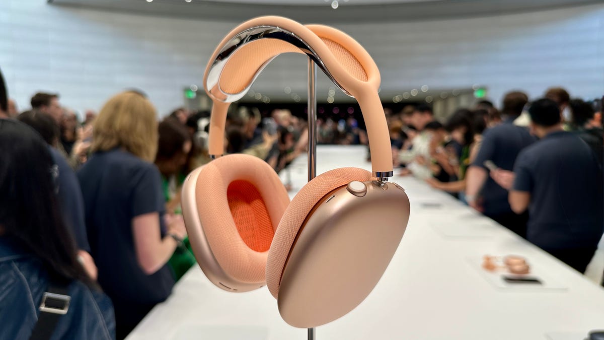 Don't Expect New AirPods Max 2 at Apple's iPhone 17 Event, Report Says