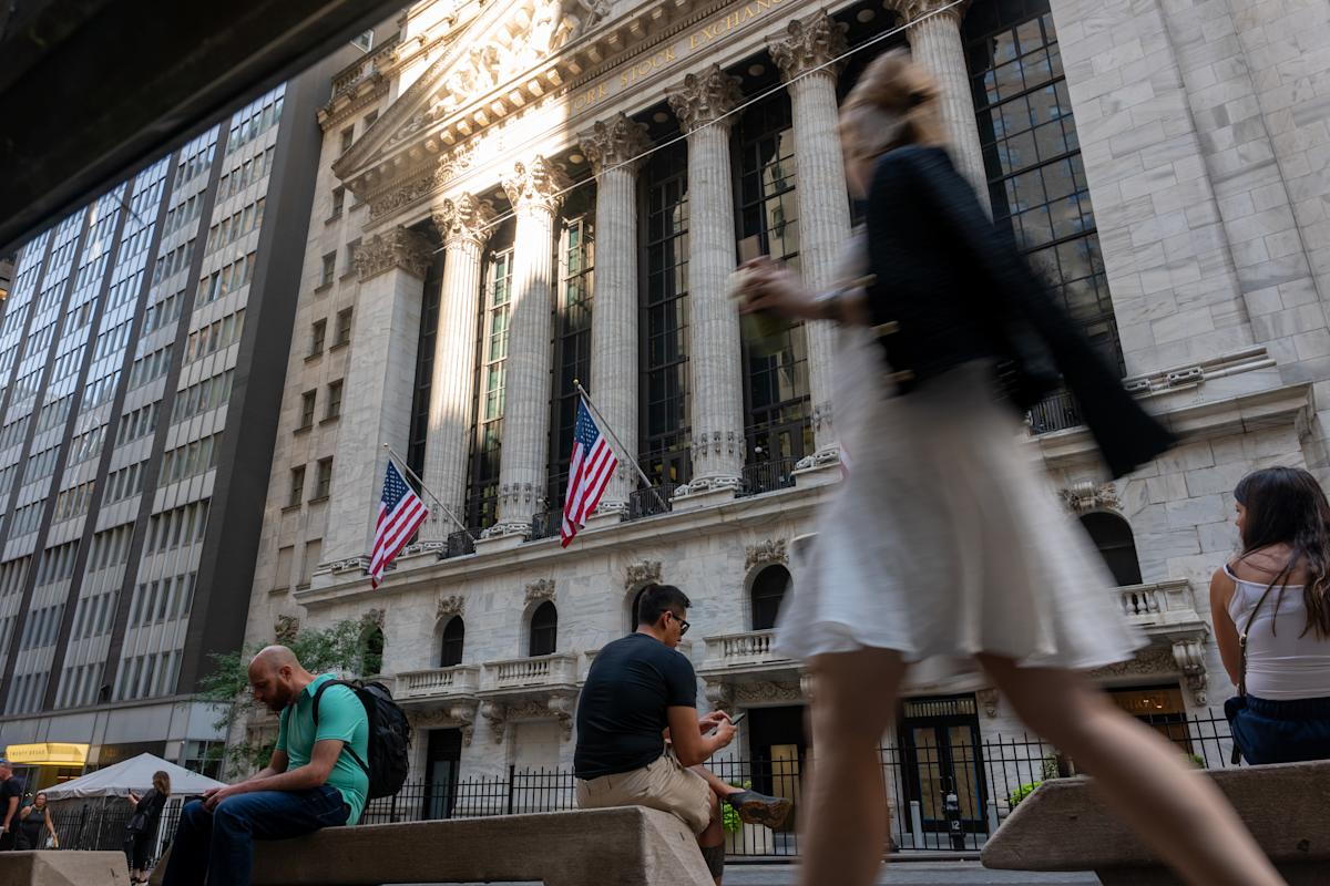 Dow, S&P 500, Nasdaq futures waver as Trump's trade deadline nears