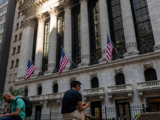 Dow falls over 500 points as investors digest hiring slowdown and new U.S. tariffs