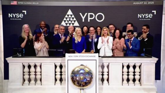 Dow notches record high close as Wall Street cheers Powell’s speech