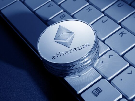 Ethereum Falls Behind Solana In Major Metric, Is Altcoin Season At Risk?