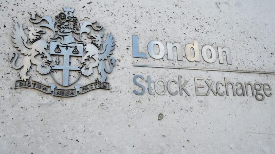 FTSE 100 boosted by US-China trade extension
