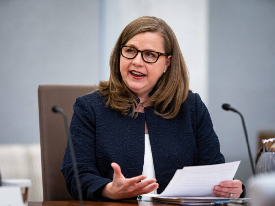 Fed governor calls for multiple interest rate cuts