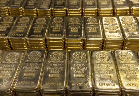 Gold edges up as investors await US-Russia meeting