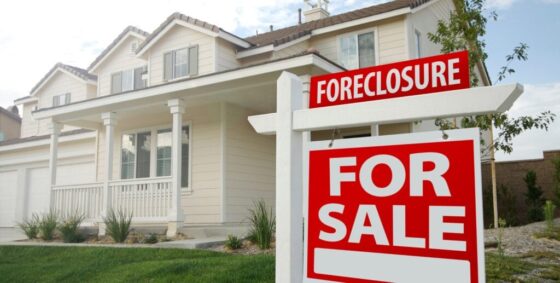 How Real Estate Investors Can Use Foreclosure Data to Discover Investment Opportunities