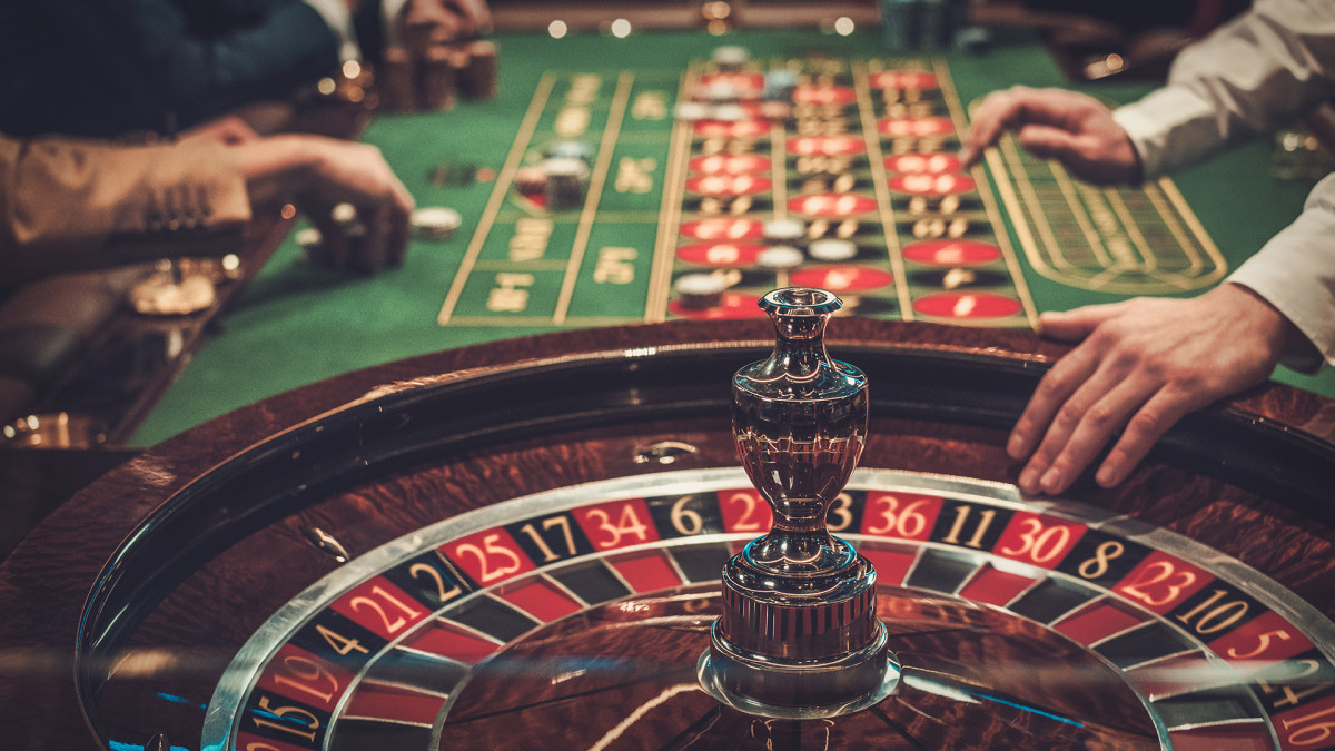 Iconic off-the-Las Vegas Strip casino cuts classic gaming service