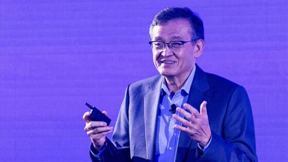 Intel CEO pushes back amid calls for resignation