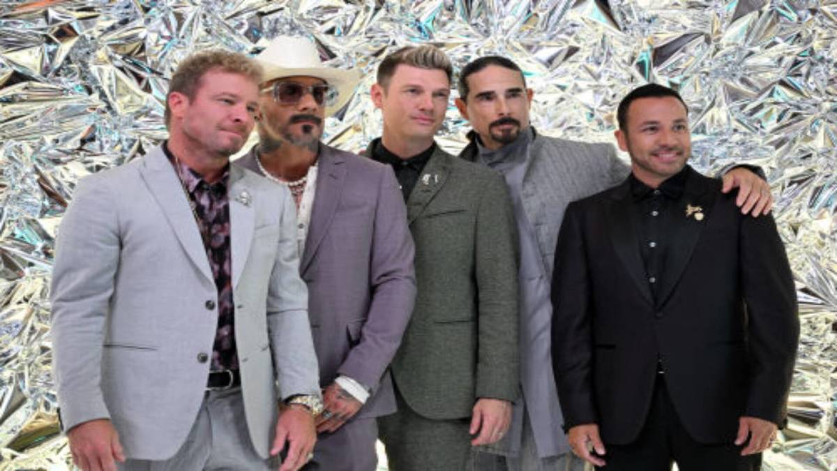 Las Vegas Strip Sphere signs huge band to longer residency