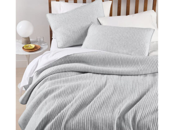 Macy's is selling a 0 lightweight quilt set for  that's 'great for hot sleepers'