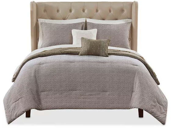 Macy's is selling a 0 lightweight quilt set for  that's 'so soft'