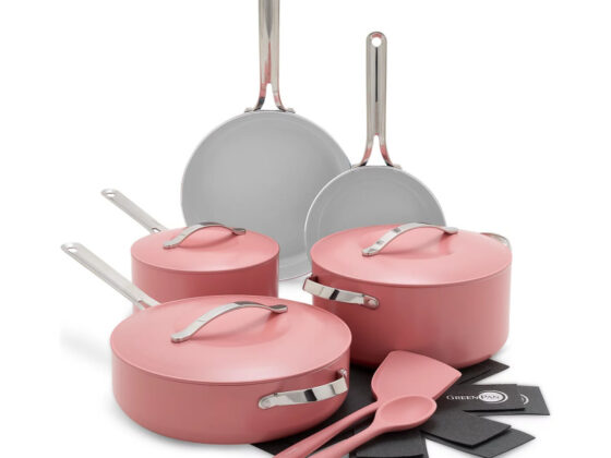 Macy's is selling a 0 10-piece cookware set for 0 that shoppers call 'gorgeous and strong'