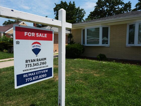 Mortgage rates drop to 2025 low