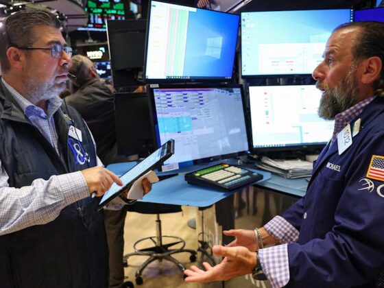 Nasdaq Composite closes more than 1% lower