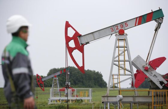 Oil prices dip ahead of Trump-Putin talks