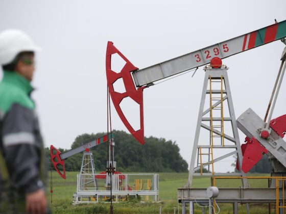 Oil prices dip ahead of Trump-Putin talks