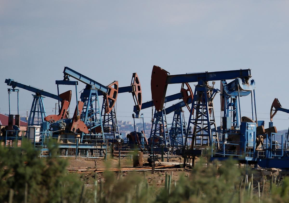 Oil prices fall as investors focus on US-Russia talks