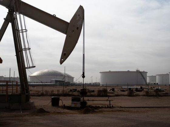 Oil settles higher as traders await Trump statement on Russia-Ukraine