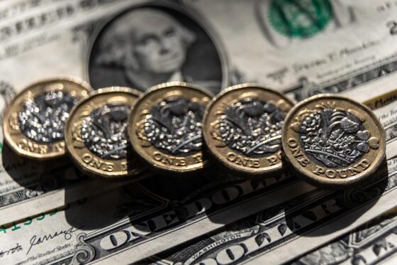 Pound dips as dollar strengthens with investors eyeing US inflation data