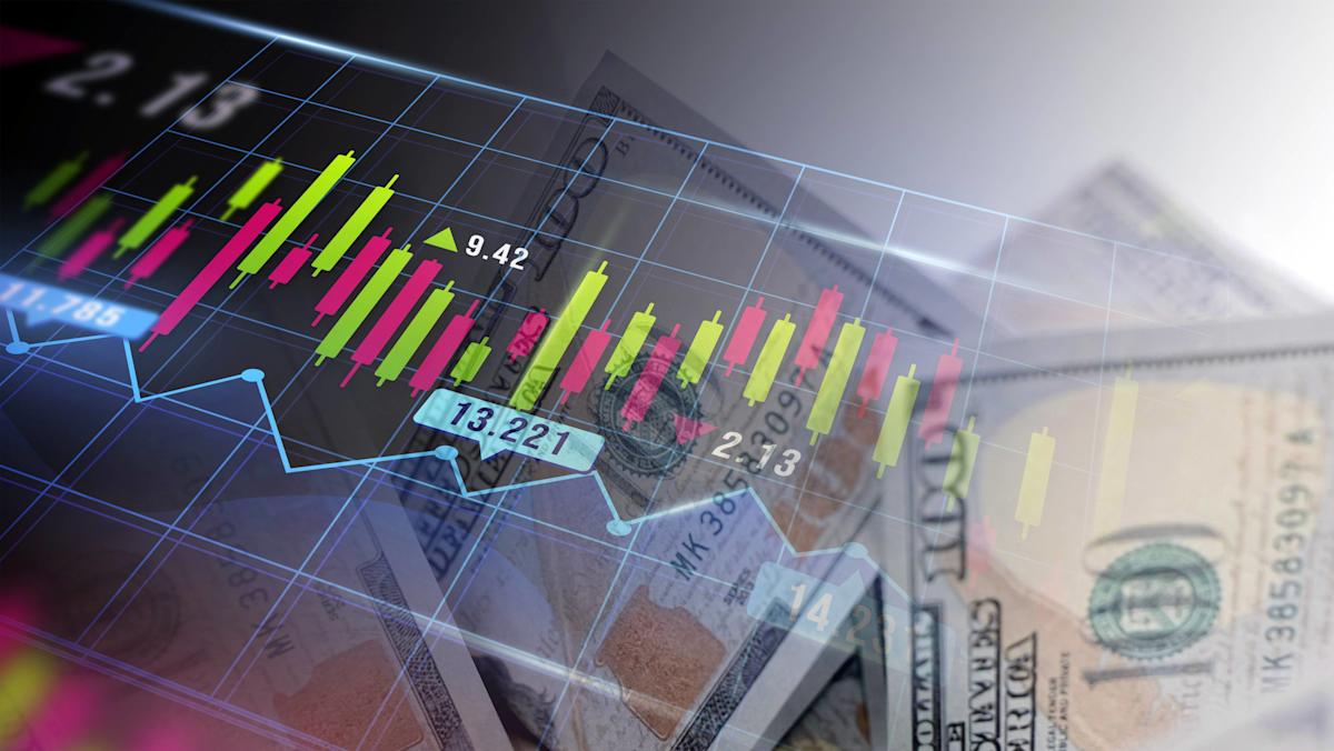 S&P 500 closes at a new record, Dow rises more than 450 points