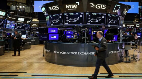 S&P 500 notches fresh record close