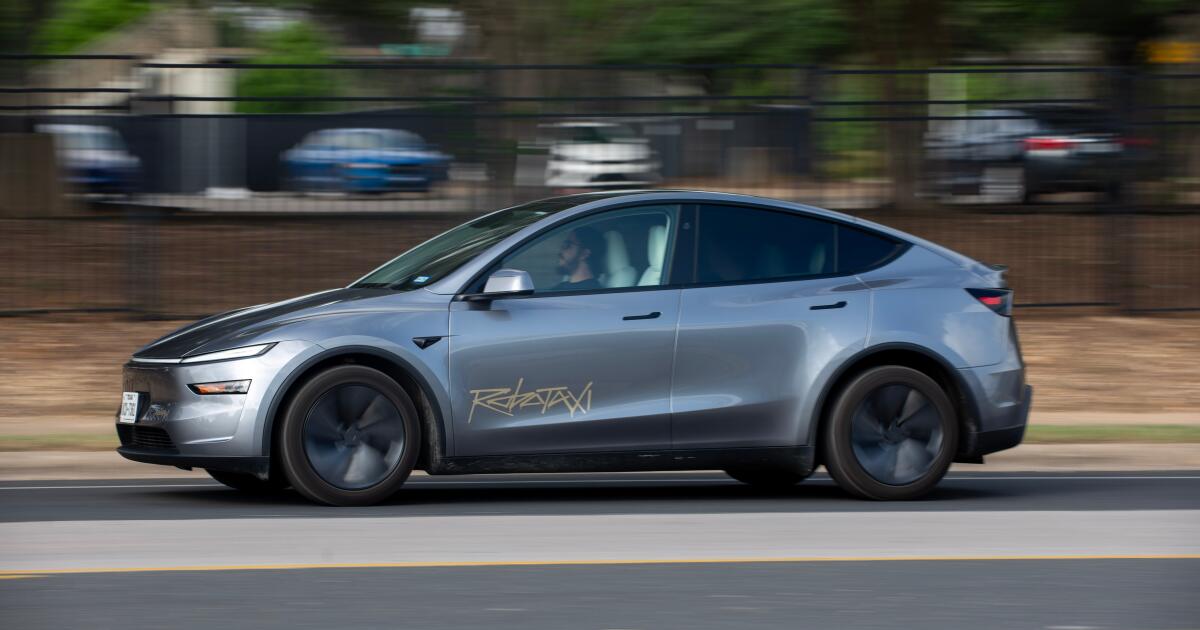 Several lawsuits expose cracks in Tesla's self-driving future