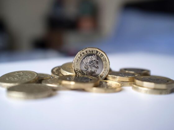 Sterling hits one-month high as UK growth better-than-expected