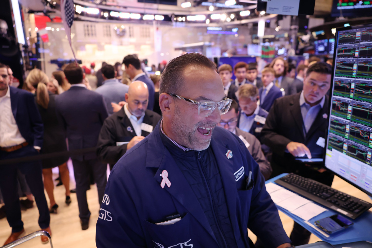Surprising AI chip stock is up 90% in 30 days (and still climbing)