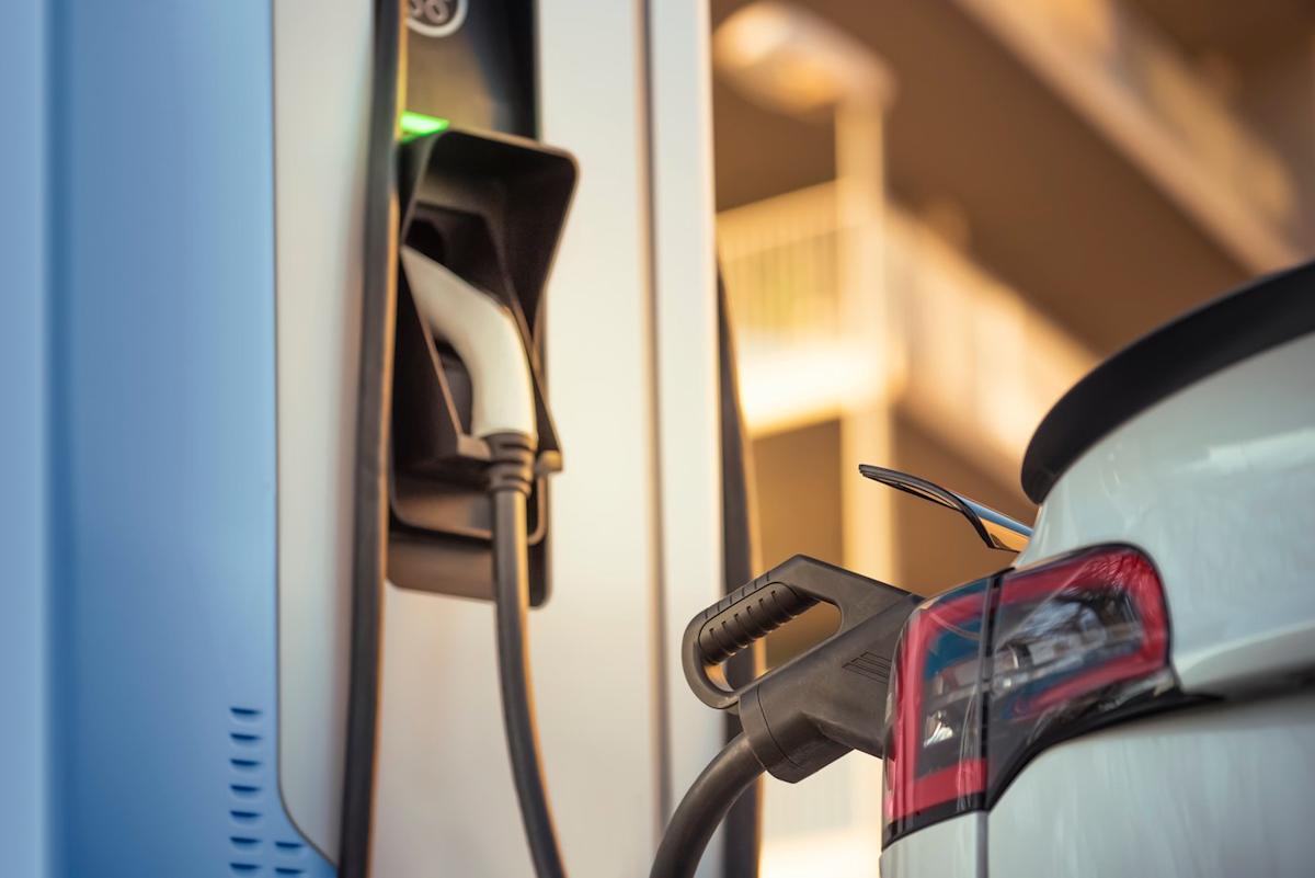 Thinking of Buying Tesla Stock? Here Are 2 Red Flags to Watch