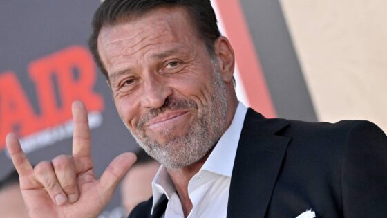 Tony Robbins sends strong message on Roth 401(k)s, Roth IRAs