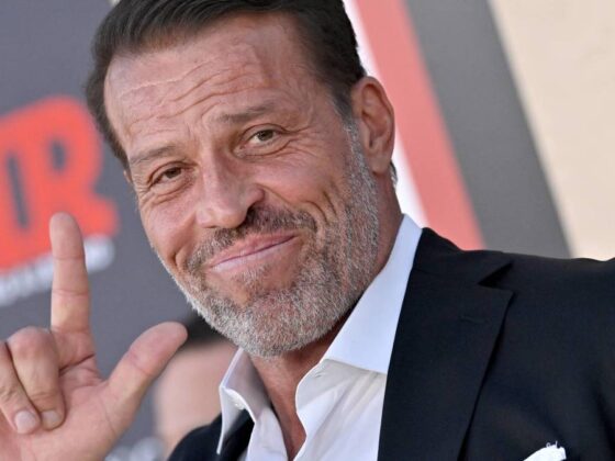 Tony Robbins sends strong message on Roth 401(k)s, Roth IRAs