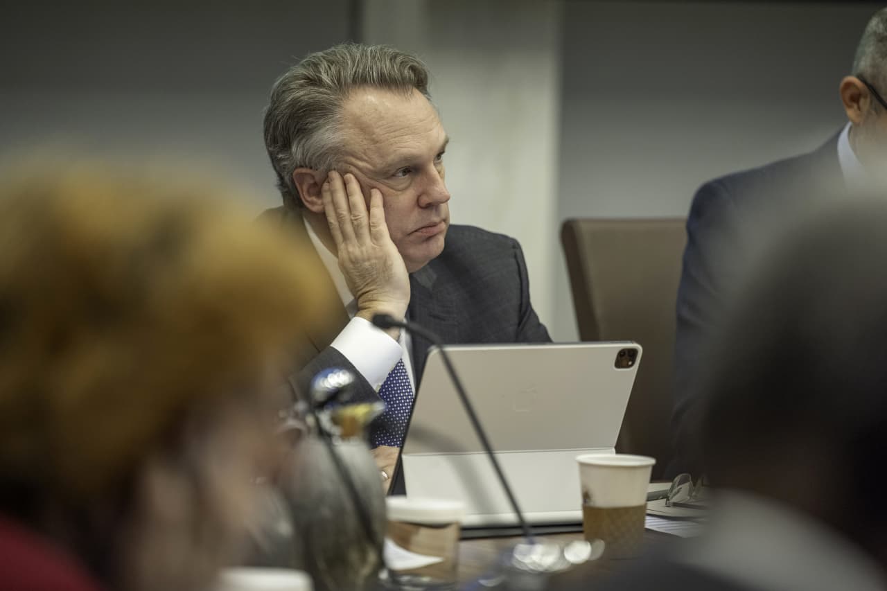 Top Fed officials unswayed by poor July jobs report, take wait-and-see approach to rate cuts