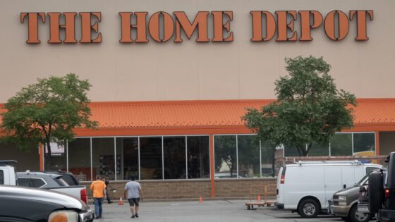 Top Wall Street analysts favor these 3 dividend stocks for steady returns