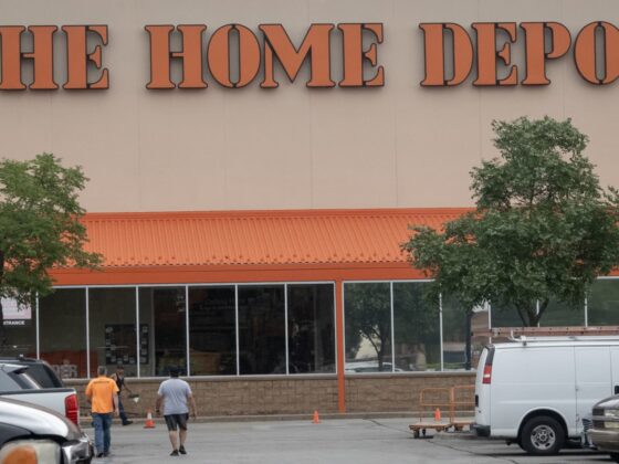 Top Wall Street analysts favor these 3 dividend stocks for steady returns